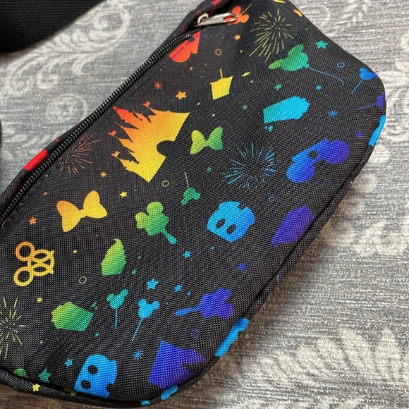 NWOT- 🌈 Disney Theme Parks Fanny Pack/ Shoulder Bag - Picture 16 of 16